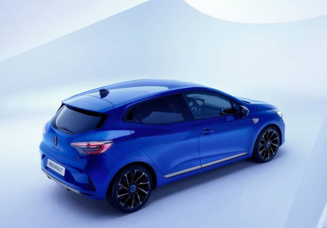 Türkiye’nin en çok satan otomobili Clio yine zamlandı! En uygun Renault artık 1,5 Milyon TL’ye dayandı 4