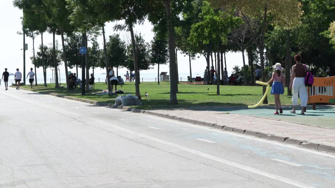 İstanbul kavruluyor: Bunalanlar sahillere akın etti! 5