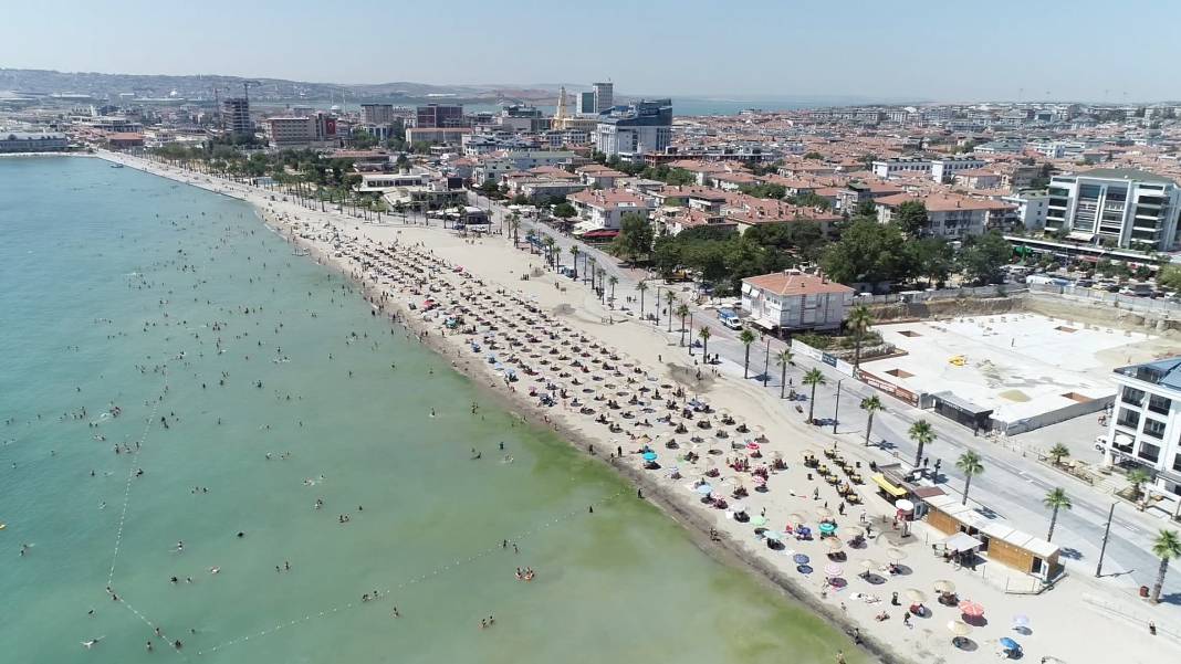İstanbul kavruluyor: Bunalanlar sahillere akın etti! 4