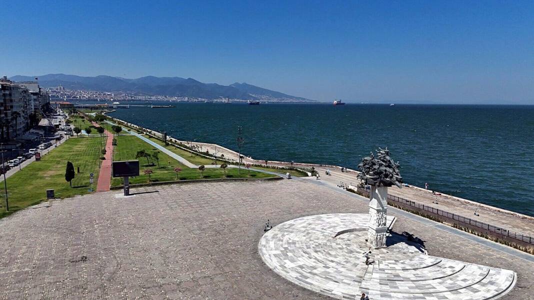 Termometreler 40 dereceyi gösterdi: İzmir Kordon adeta hayalet kasabaya döndü 1