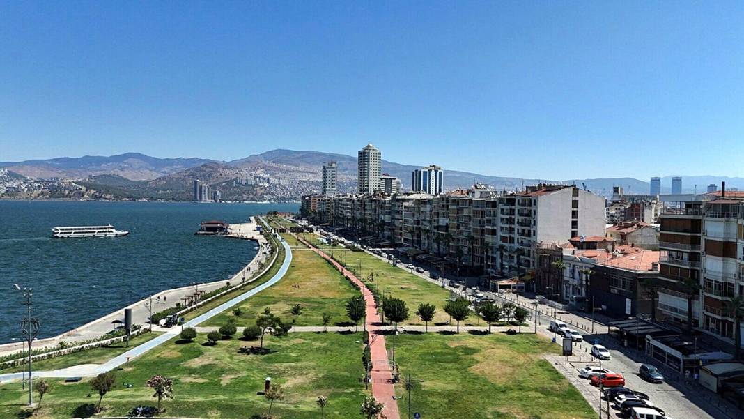 Termometreler 40 dereceyi gösterdi: İzmir Kordon adeta hayalet kasabaya döndü 3