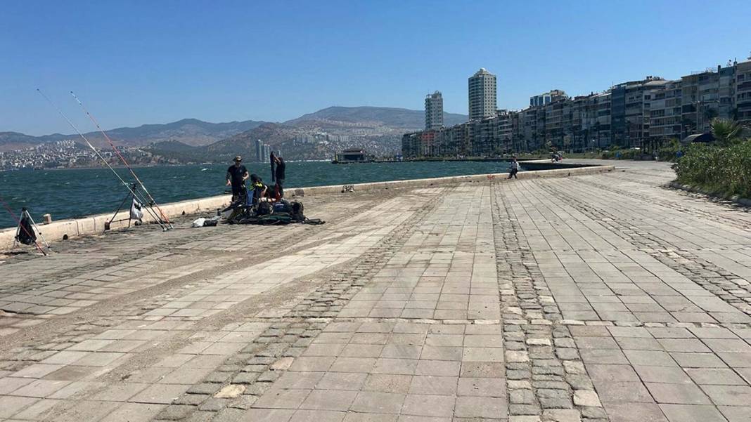 Termometreler 40 dereceyi gösterdi: İzmir Kordon adeta hayalet kasabaya döndü 2