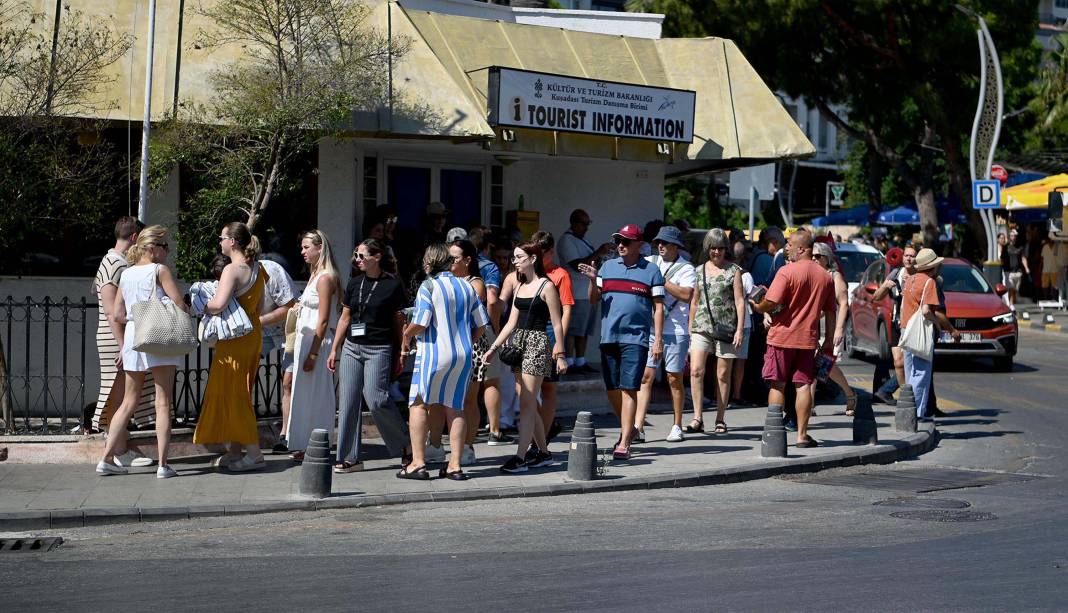 Türkiye'nin dünyaca ünlü limanında kruvaziyer bereketi: Turistler akın etti! 1
