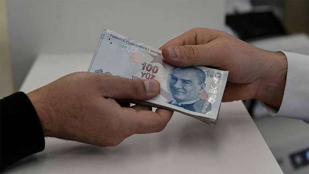 Maaşlar zamlandı, emekli ve memurlara zamlı maaşlar yatıyor: Kime ne zaman maaş yatacak? 3