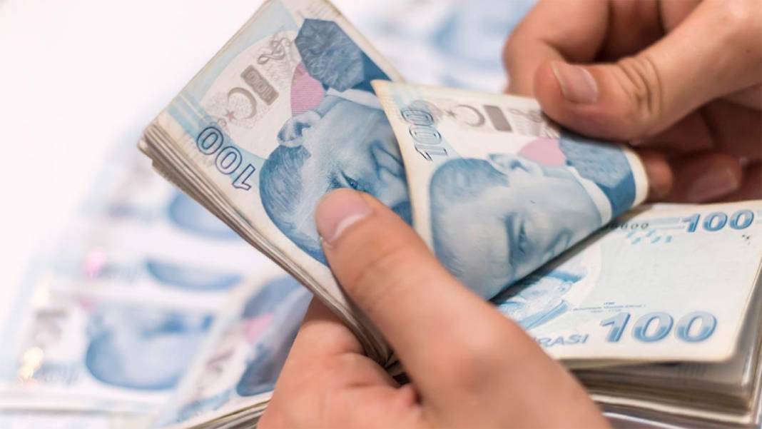 Maaşlar zamlandı, emekli ve memurlara zamlı maaşlar yatıyor: Kime ne zaman maaş yatacak? 1