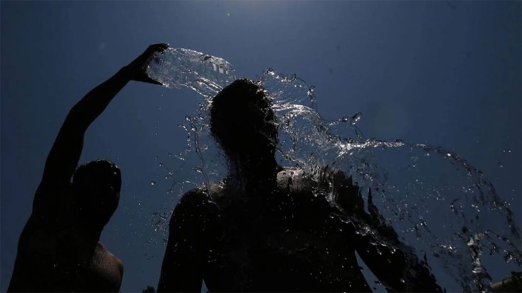 İkinci dalga Afrika sıcakları geliyor: 36 saat boyunca Türkiye yine kavrulacak 3
