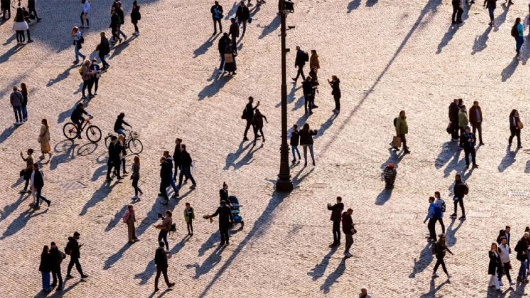 İngilizce zirvede, Türkçe kaçıncı sırada? Dünyada en çok konuşulan diller belli oldu 1