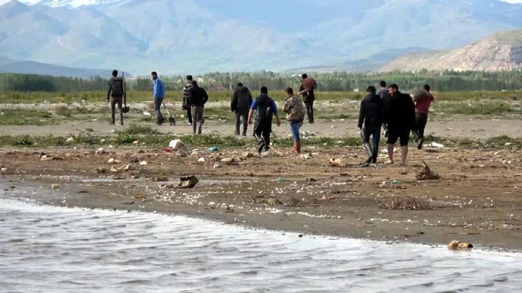 Van Gölü çekildi! Mahalleler 1 kilometre yakınlaştı, yaya mesafesine düştü 4