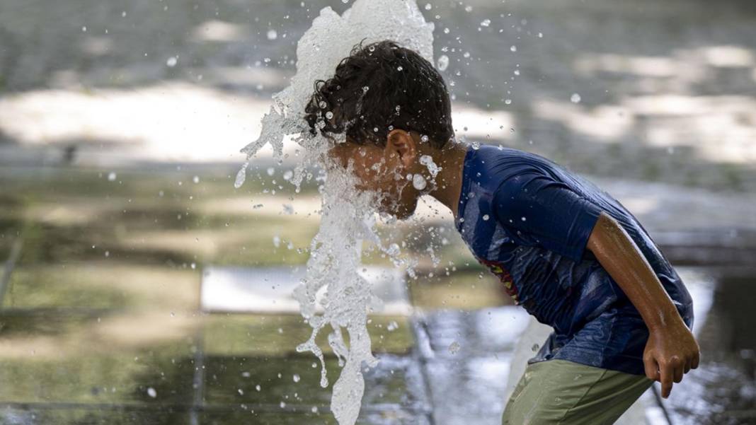Meteoroloji uyardı: Bu 34 ilde 40 dereceyi göreceğiz! Hafta sonu dışarı çıkmak tehlikeli olabilir 14