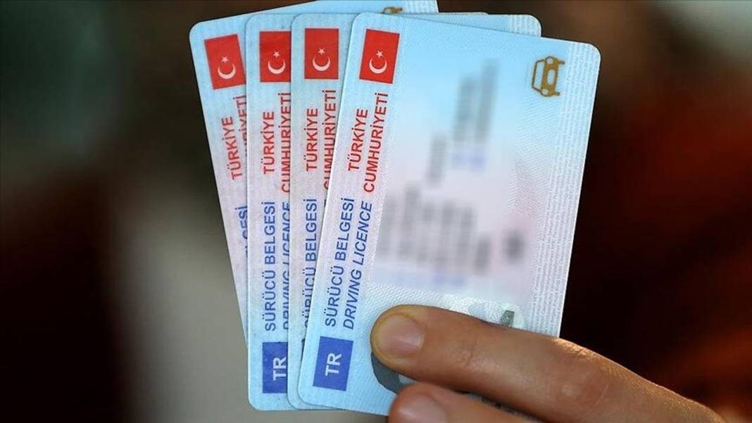 ESKİ TİP EHLİYETİ OLAN HERKESİ İLGİLENDİRİYOR: Son 10 gün kaldı. Ehliyet yenileme ücreti ne kadar? 1