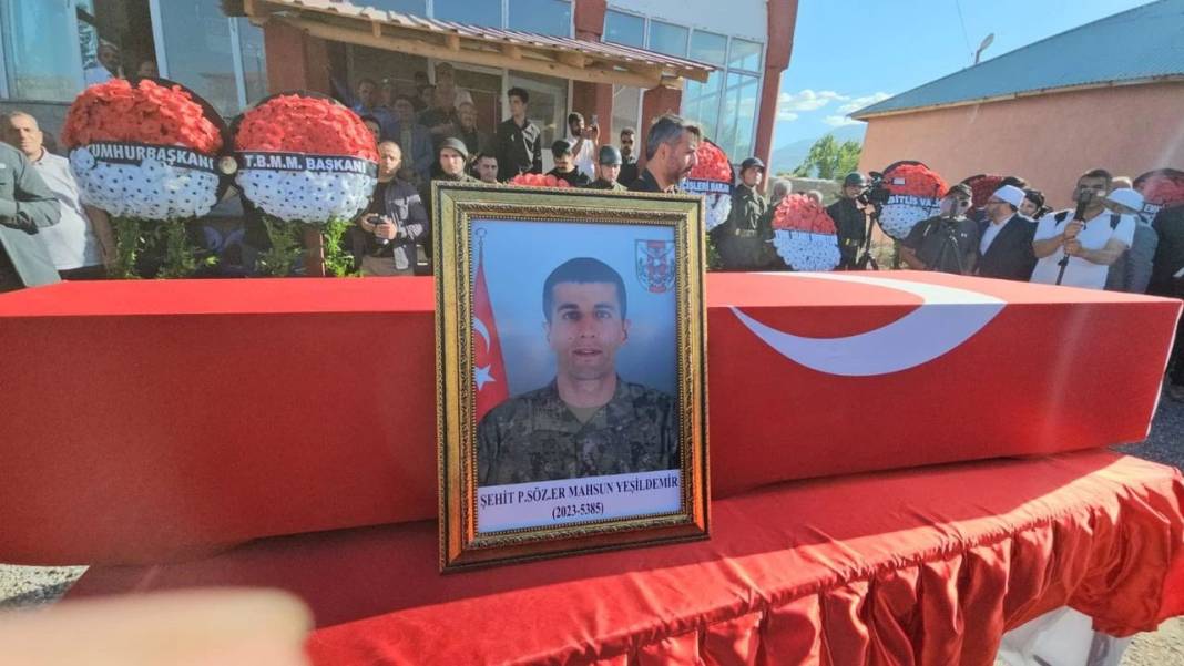 Türkiye şehitlerini son yolculuğuna uğurluyor! 5