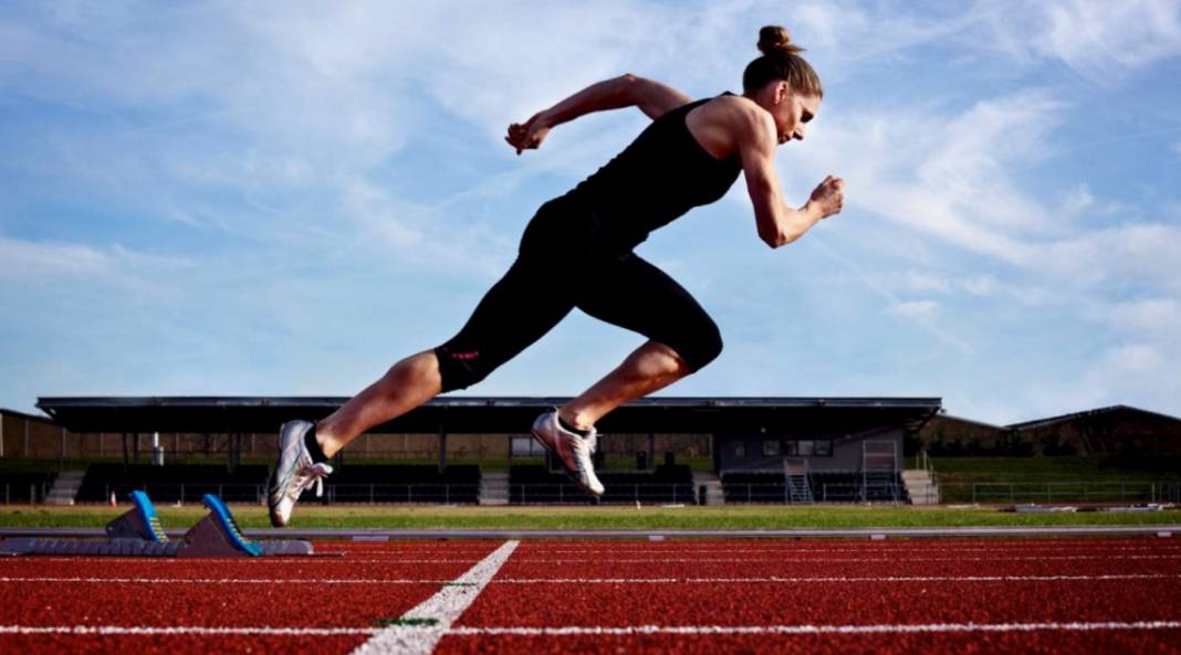 Fitness salonuna gitmenize gerek yok! Günde sadece 1 dakika bu egzersizi yapanın sağlığı baştan aşağı değişebiliyor! 1