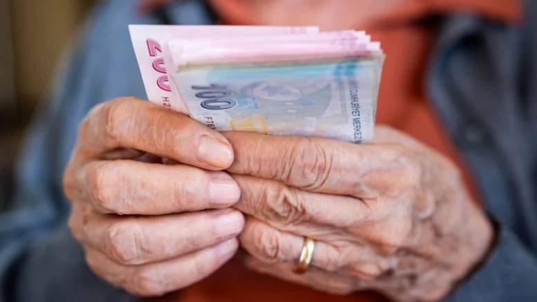 YAPI KREDİ'DEN EMEKLİLERE DEV PROMOSYON: Temmuz ayı maaş promosyonu 27.000 TL'ye kadar 2