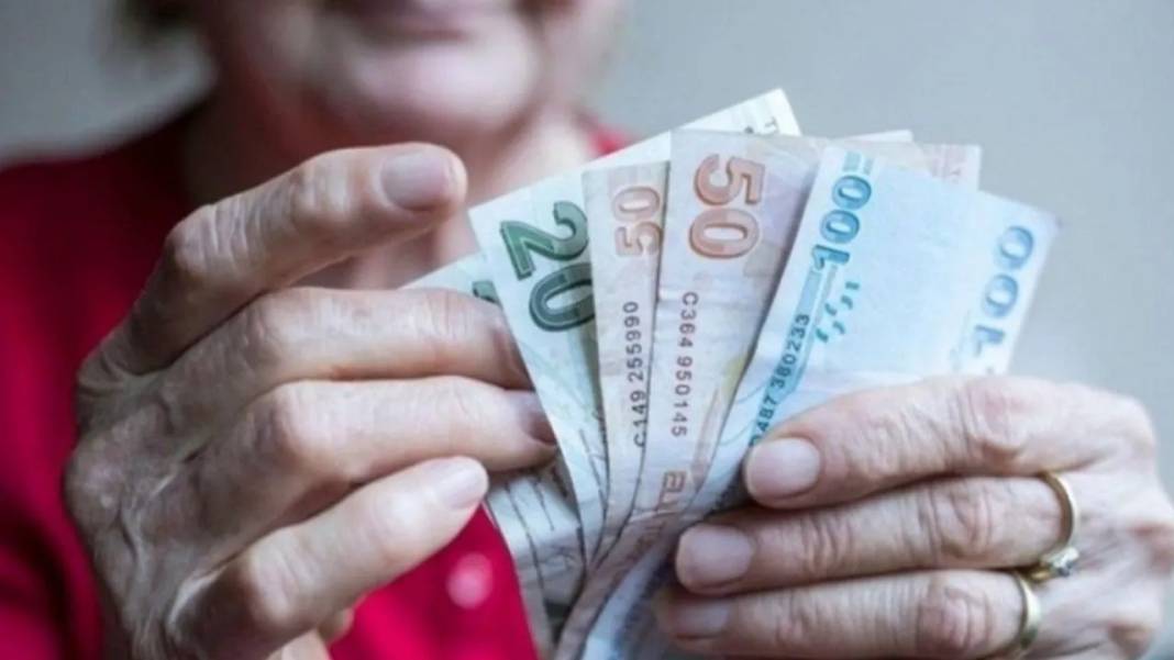YAPI KREDİ'DEN EMEKLİLERE DEV PROMOSYON: Temmuz ayı maaş promosyonu 27.000 TL'ye kadar 5