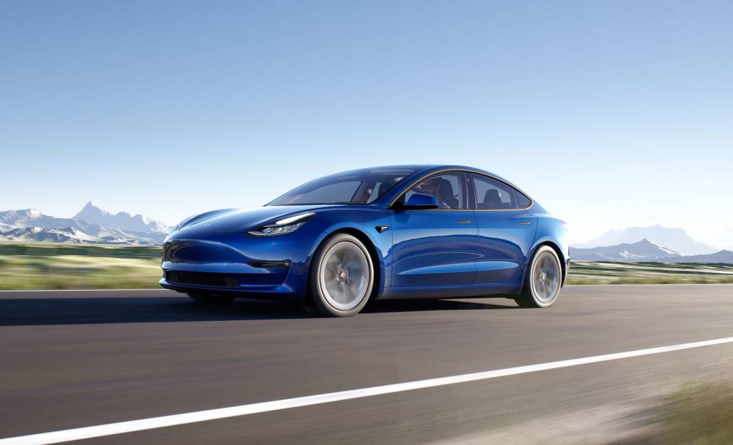 TÜRKİYE PAZARINA GELSE KAPIŞ KAPIŞ GİDER: Tesla'dan menzil rekortmeni araç 4