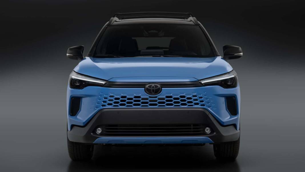 Türkiye’de satışa çıktı! Toyota’nın yeni gözdesi Corolla Cross’un tasarımı ve fiyatı 4