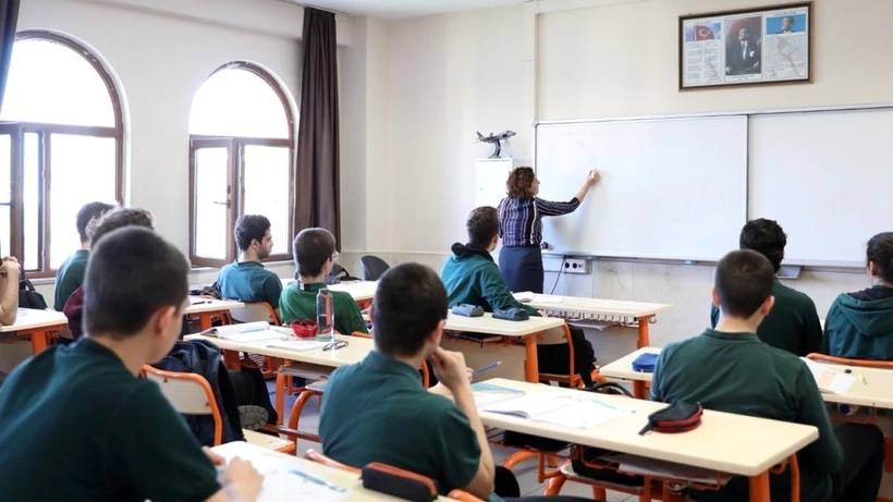 İSTANBUL'DA TERCİH YAPACAK ÖĞRENCİLER DİKKAT! İşte en iyi anadolu liseleri 1
