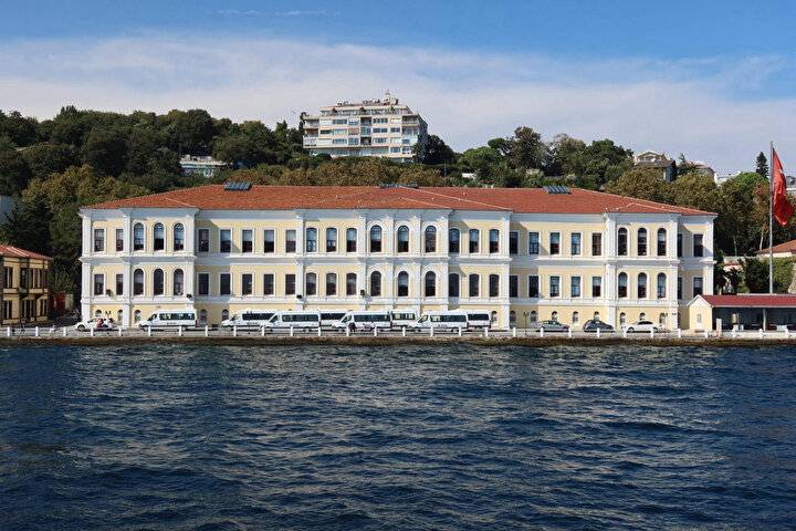 İSTANBUL'UN EN İYİ LİSELERİ BELLİ OLDU: Kabataş Erkek, Galatasaray Lisesi. İstanbul Erkek Lisesi... 5