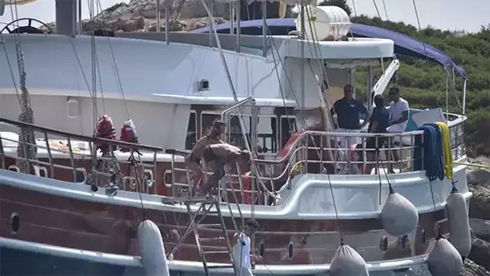 Torreira ve Devrim Özkan Bodrum'da aşka geldi: Birlikte böyle poz verdiler! 1
