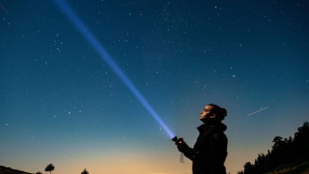 Türkiye perseid meteor yağmuru mesaisinde! Düzce, Bolu, Erzincan, Düzce... Gökyüzünde yıldız şöleni 1