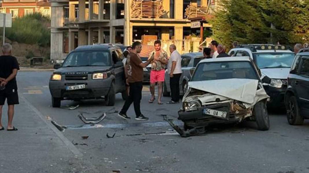 Kocasıyla kavga eden kadın çıldırdı! Cipiyle eşinin aracını böyle paramparça etti 1