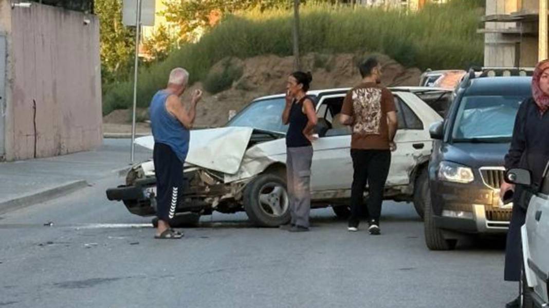 Kocasıyla kavga eden kadın çıldırdı! Cipiyle eşinin aracını böyle paramparça etti 2