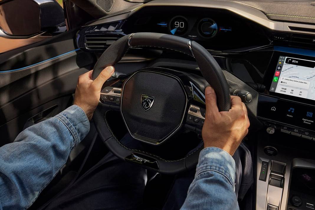 2026 model yeni Peugeot 308 tanıtıldı: Elektrikli, hibrit ve dizel seçenekleriyle geliyor! 2