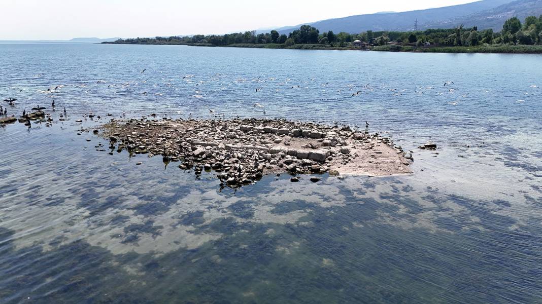 Sapanca Gölü çekildi, tarihi kilise kalıntısı ortaya çıktı 3