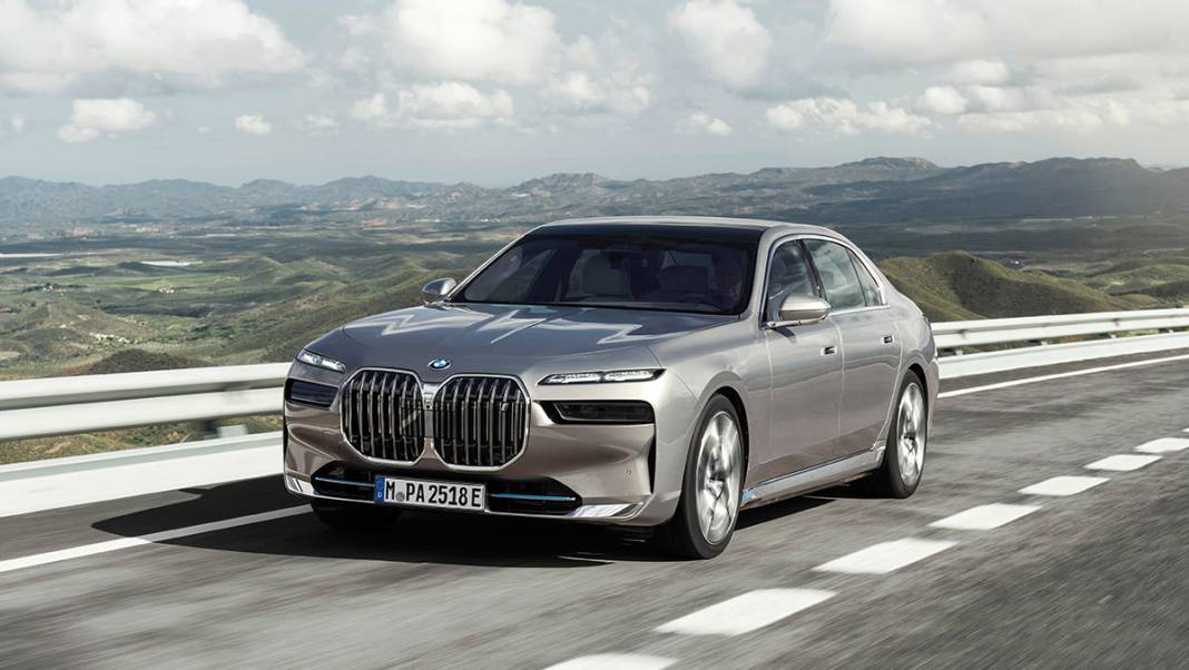EN UCUZ BMW NE KADAR? BMW Ağustos ayı fiyat listesi güncellendi. BMW 1, 2, 3, 4, 5, M, X ve i serisi ne kadar? 10