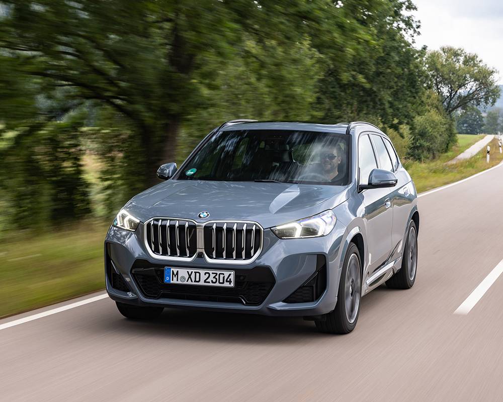 EN UCUZ BMW NE KADAR? BMW Ağustos ayı fiyat listesi güncellendi. BMW 1, 2, 3, 4, 5, M, X ve i serisi ne kadar? 4