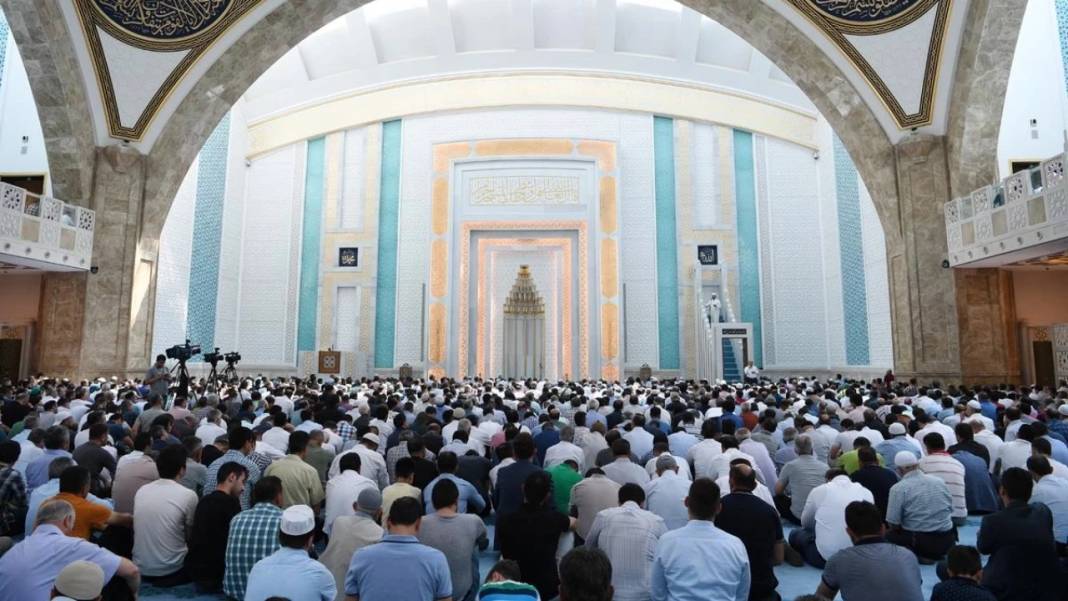 15 Ağustos Cuma hutbesi belli oldu! Diyanet bu haftaki cuma hutbesi konusunu yayınladı: “Kul Hakkı Ateşten Gömlektir” 2