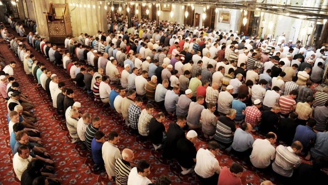 15 Ağustos Cuma hutbesi belli oldu! Diyanet bu haftaki cuma hutbesi konusunu yayınladı: “Kul Hakkı Ateşten Gömlektir” 1