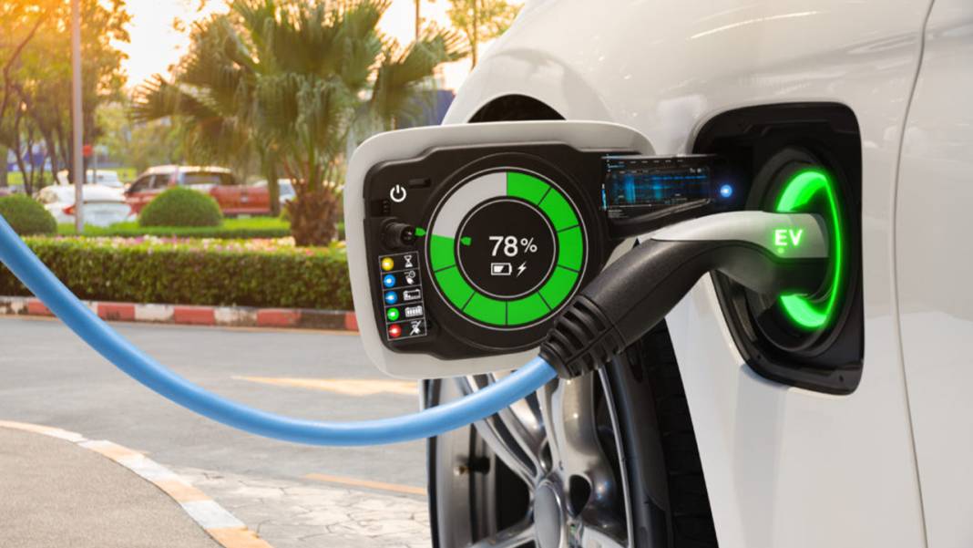TEMMUZ 2025'TE EN ÇOK SATILAN ELEKTRİKLİ OTOMOBİLLER BELLİ OLDU: Listenin başındaki marka kapış kapış satmış! 1