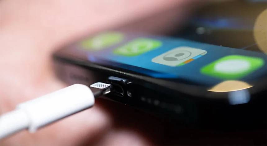 Iphone'ların gece boyu şarj yemesinin nedeni ortaya çıktı: Meğer bu yüzden şarjları bitiyormuş 4