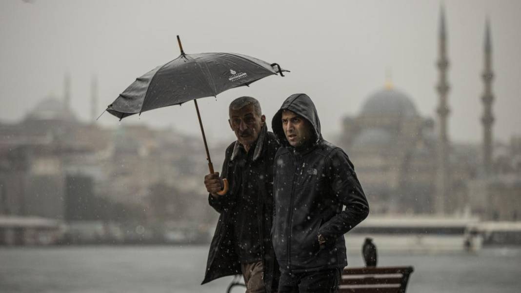 İSTANBUL'A SAAT BİLE VERİLDİ: AKOM'dan 75 kilometre hız uyarısı! 4