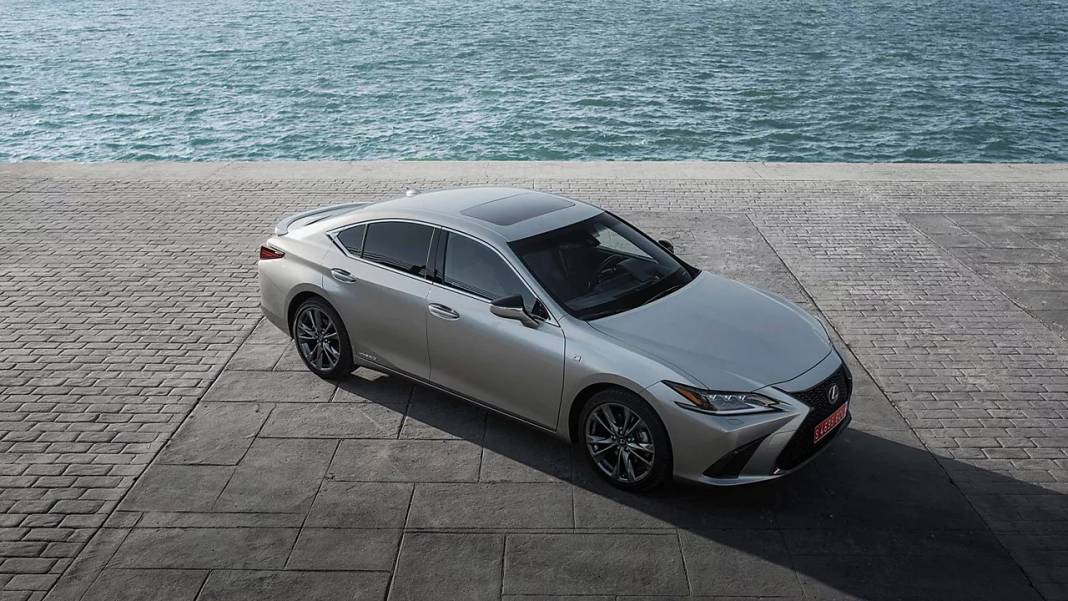 Araba alacaklar dikkat: Lexus Ağustos ayı fiyat listesi güncellendi. Lexus ES, RX, RZ, LBX, NX ve LS ne kadar? 4