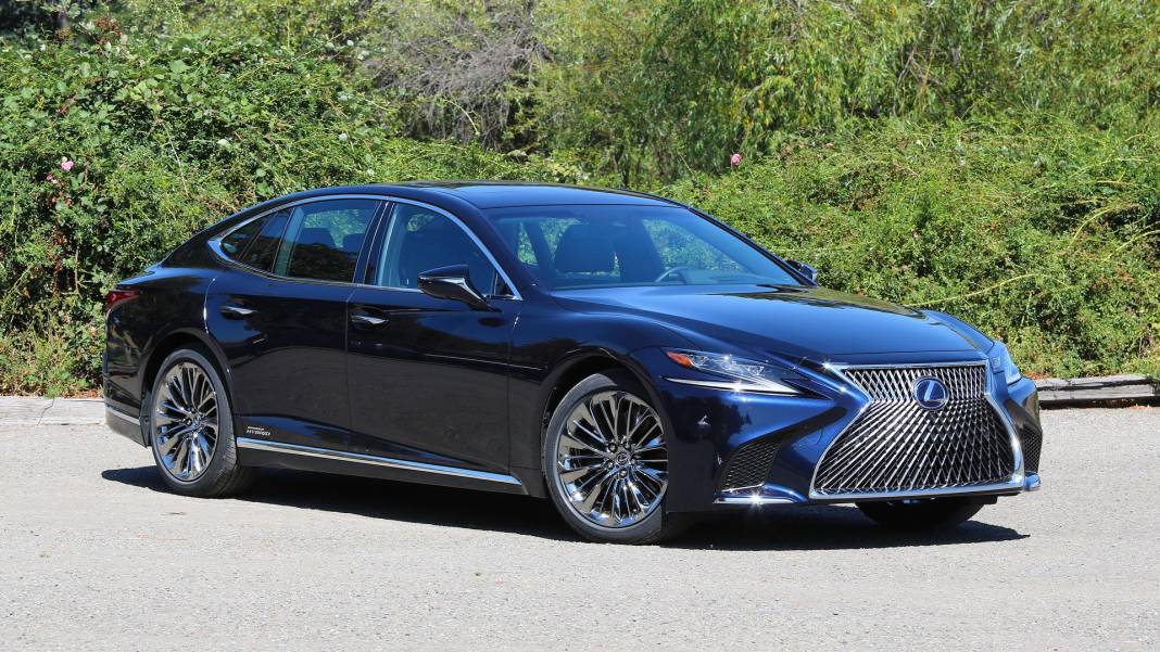 Araba alacaklar dikkat: Lexus Ağustos ayı fiyat listesi güncellendi. Lexus ES, RX, RZ, LBX, NX ve LS ne kadar? 5