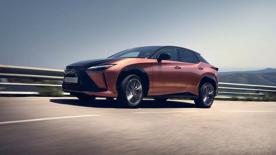 Araba alacaklar dikkat: Lexus Ağustos ayı fiyat listesi güncellendi. Lexus ES, RX, RZ, LBX, NX ve LS ne kadar? 2