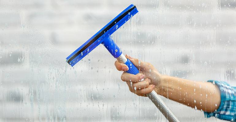 Bir tutamı camdaki tüm lekeleri yok etmeyi sağlıyor: Camları pırıl pırıl yapmanın formülü bulundu! 2