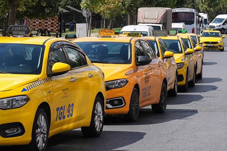 Taksilerde yeni dönem başladı! Yerlilik şartı kalktı:  İşte taksi olarak kullanılacak 8 farklı araç 1