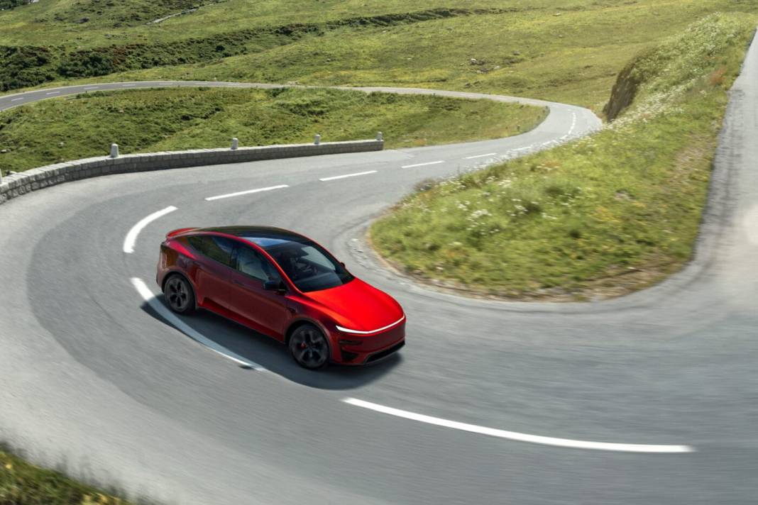 Tesla Model Y tutkunları dikkat! Fiyatı yine yükseldi, yenilikleri artıyor 5