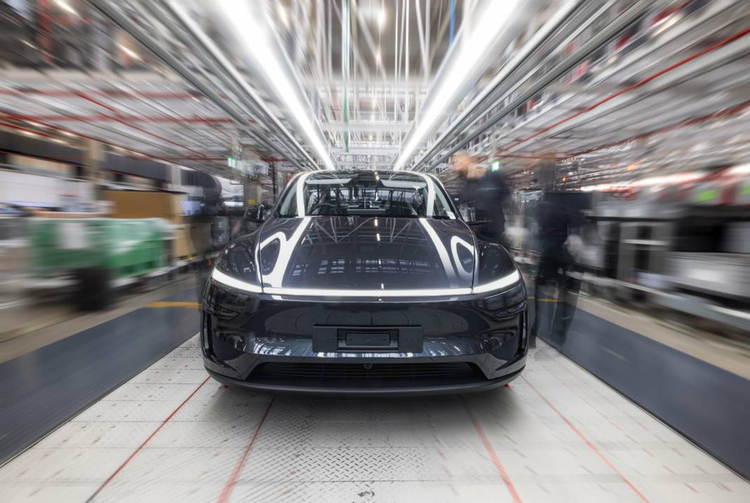 Tesla Model Y tutkunları dikkat! Fiyatı yine yükseldi, yenilikleri artıyor 3
