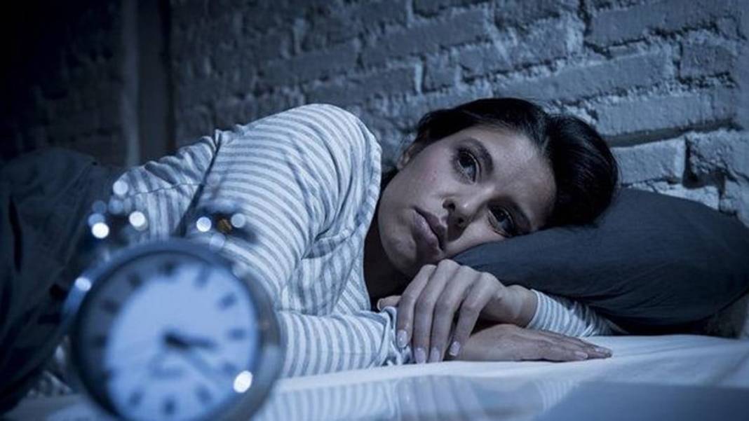 Uzmanlar uykusuzluğu daha da kötüleştiren ipuçlarını açıkladı: İşte sık yapılan 5 uyku hatası! 4