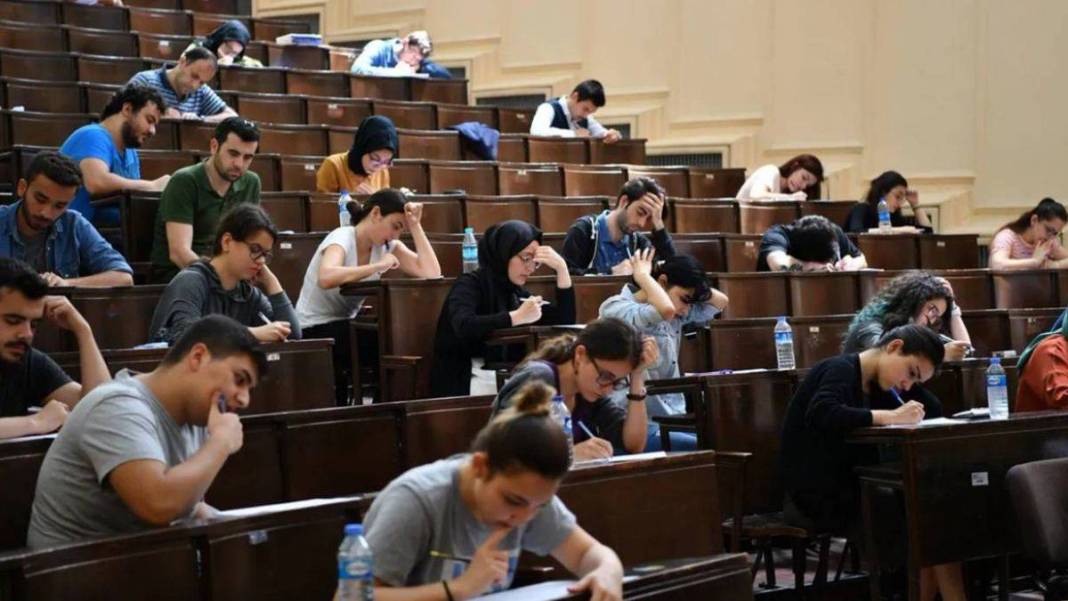 ÖĞRENCİLERİN EN ÇOK MEMNUN KALDIĞI 40 ÜNİVERSİTE BELLİ OLDU: Listenin başındaki üniversite hayli şaşırttı! 22
