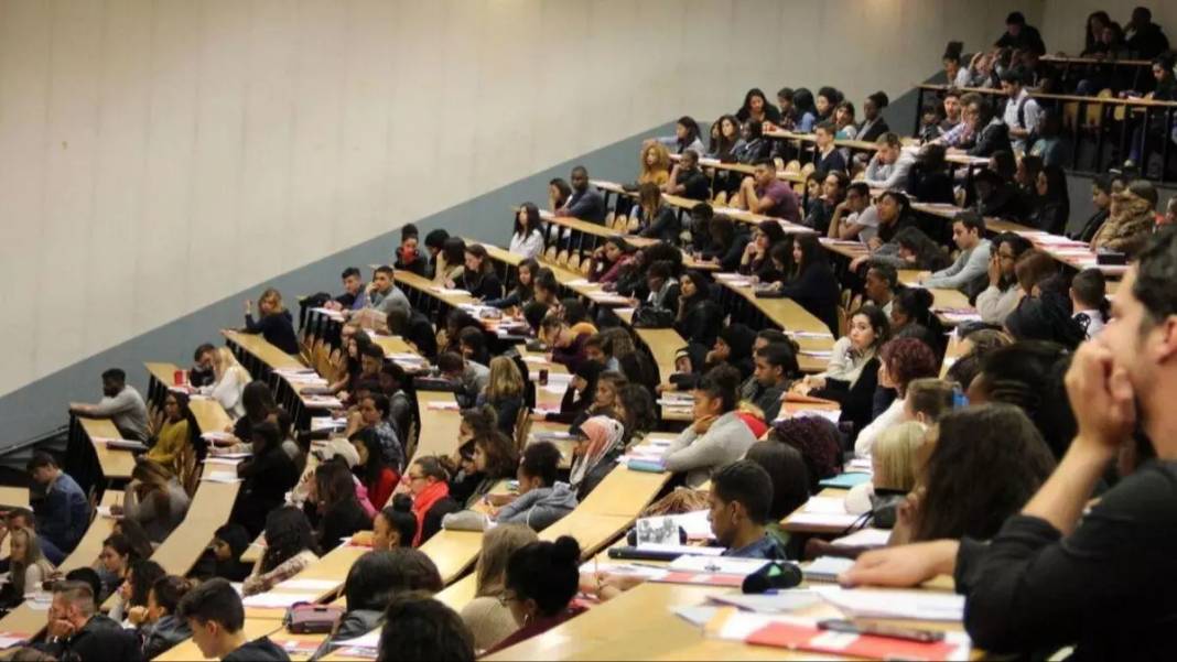 ÖĞRENCİLERİN EN ÇOK MEMNUN KALDIĞI 40 ÜNİVERSİTE BELLİ OLDU: Listenin başındaki üniversite hayli şaşırttı! 13