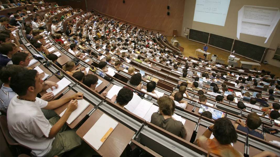 ÖĞRENCİLERİN EN ÇOK MEMNUN KALDIĞI 40 ÜNİVERSİTE BELLİ OLDU: Listenin başındaki üniversite hayli şaşırttı! 11