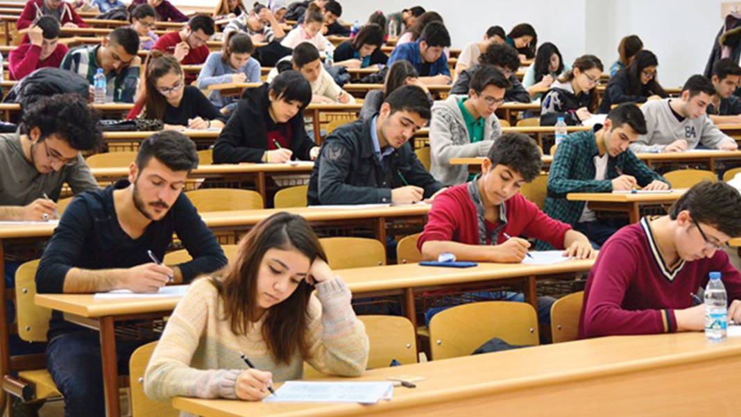 Üniversiteli öğrencilere dev destek: Burs veren kurumlar teker teker açıklandı. İşte başvuru dönemi 4
