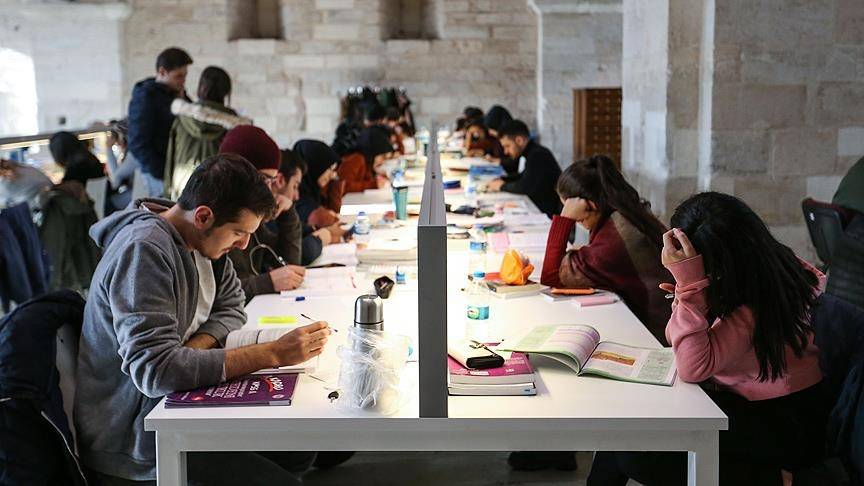 ÖĞRENCİLERİN EN ÇOK MEMNUN KALDIĞI 40 ÜNİVERSİTE BELLİ OLDU: Listenin başındaki üniversite hayli şaşırttı! 24