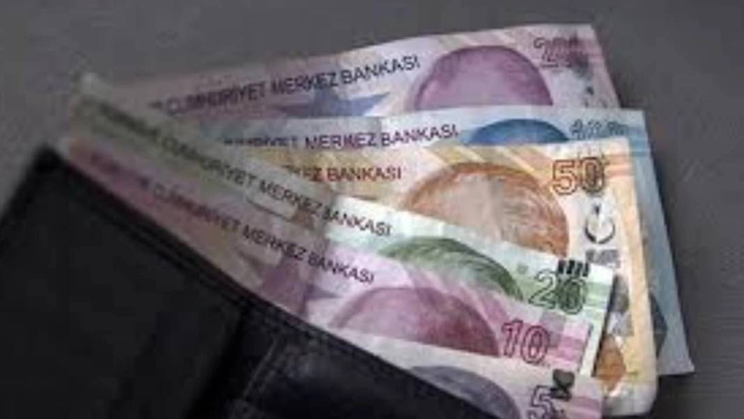 EMEKLİLERE 1 DEĞİL 2 DEĞİL TAM 3 MAAŞ MÜJDESİ: Kazancınız artabilir! 9