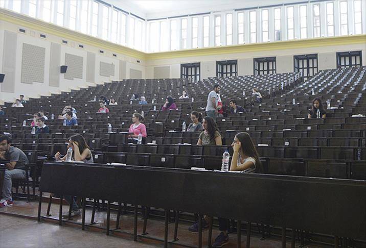 1,5 milyonluk ücretler boş sıralara neden oldu! Devlet üniversiteleri dolup taştı, vakıf üniversitelerinde sıralar boş kaldı 1